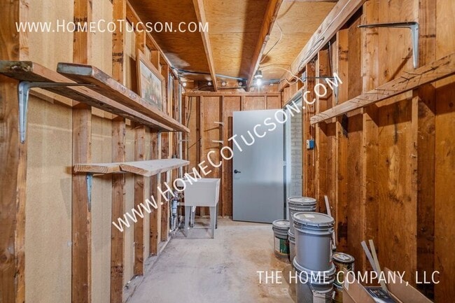 Building Photo - 7461 E Victoria Dr