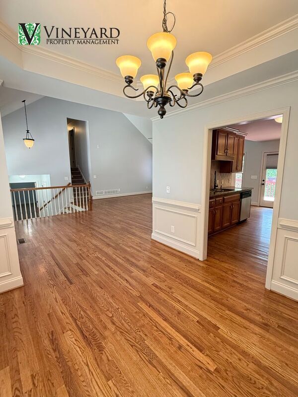 Building Photo - 102 Oak Ridge Trail