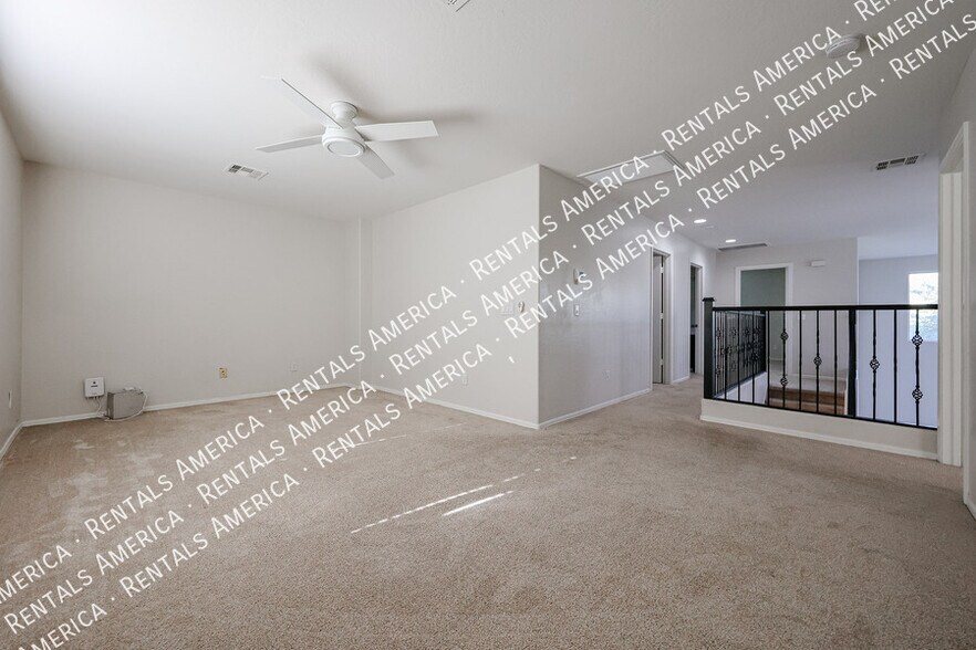 Building Photo - 44388 W Oster Dr