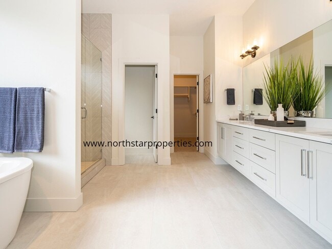 Building Photo - Tranquil Elevated Design in Tigard