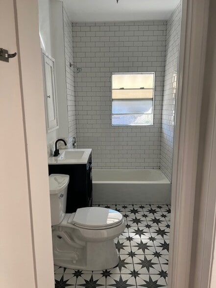 Building Photo - 926 S Curson Ave