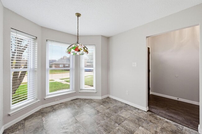 Building Photo - Immaculate 3-bedroom, 2-bath home in the highly sought-after Springfield subdivision!