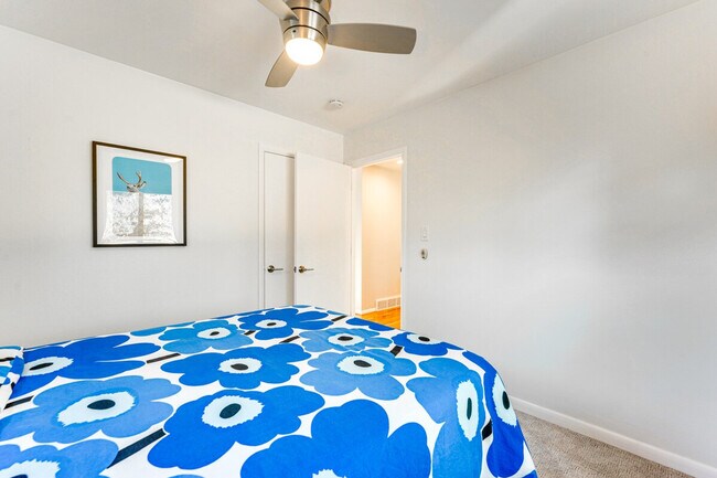 Building Photo - 725 35th St