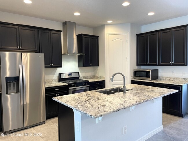 Building Photo - 2881 Casterton Dr