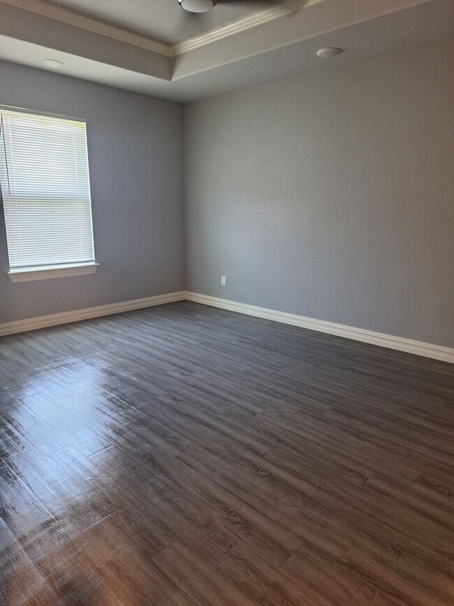 Building Photo - 3 bedroom Duplex