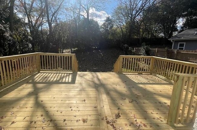 Building Photo - 1500 Starbrook Dr