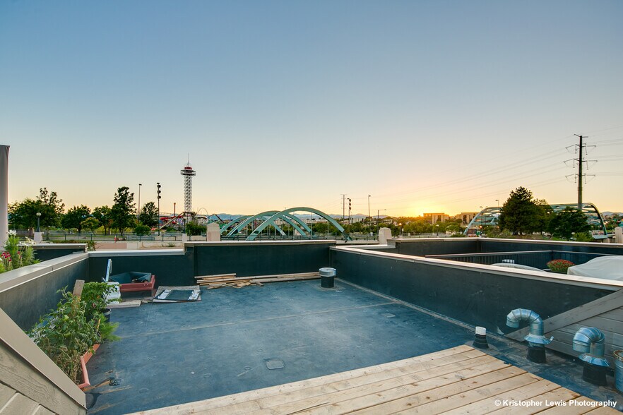 Building Photo - 1400 Little Raven St