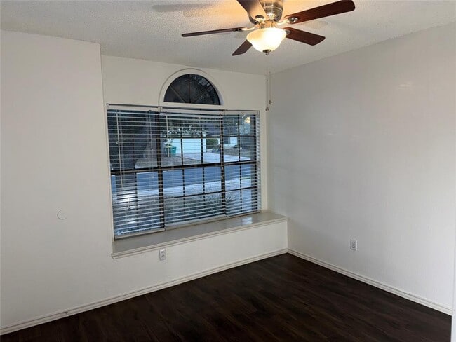 Building Photo - 1321 Piney Creek Ln