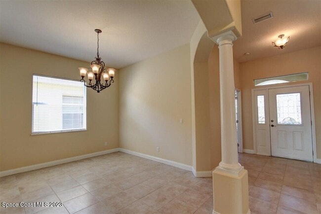 Building Photo - 1175 Clubhouse Dr