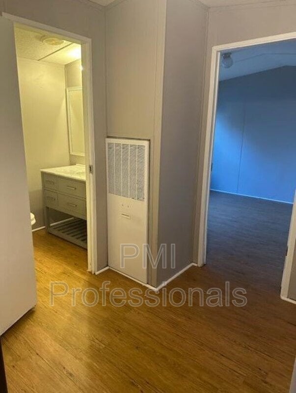 Building Photo - 929 Cranor Rd