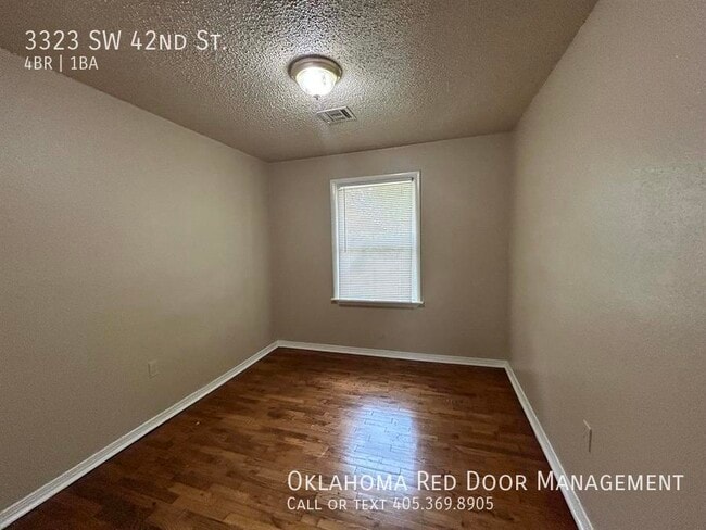 Building Photo - 3323 SW 42nd St