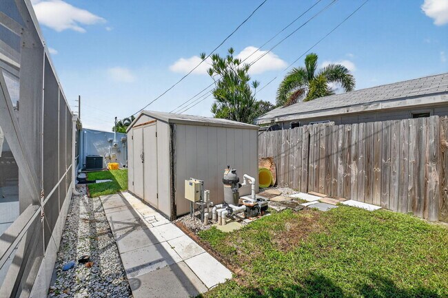 Building Photo - 310 Glen Arbor Terrace