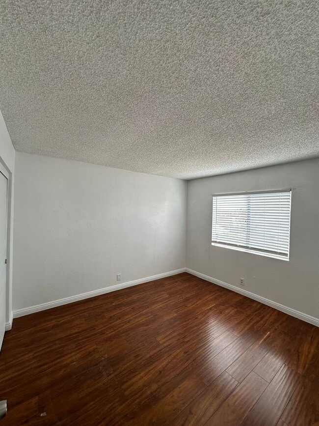 Building Photo - 5BD/ 3BA Home - Riverside, CA (Mission Grove)