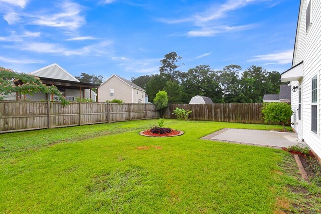 Building Photo - 5 Bedroom/ 3 Bath home in  lovely Longleaf