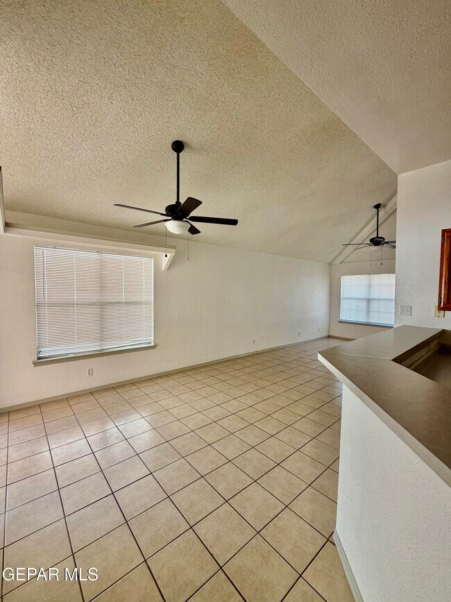 Building Photo - 1468 Plaza Verde Dr