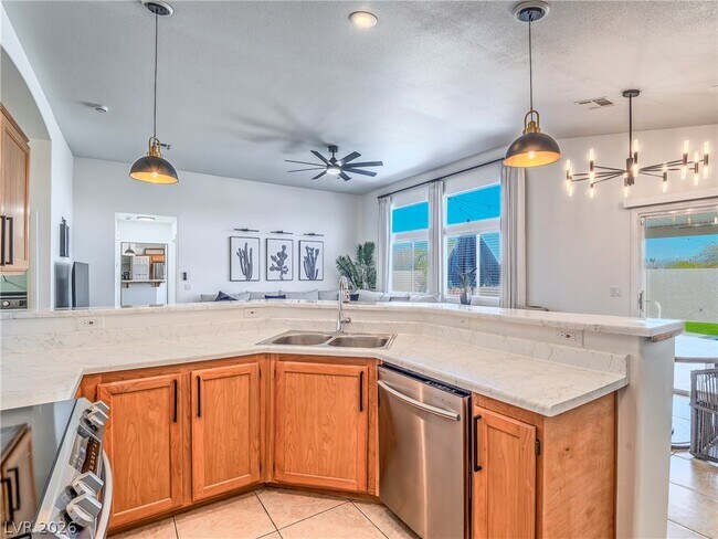 Building Photo - 6832 Rosinwood St