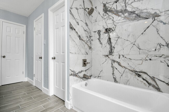 Building Photo - 5810 Wanakah Dr