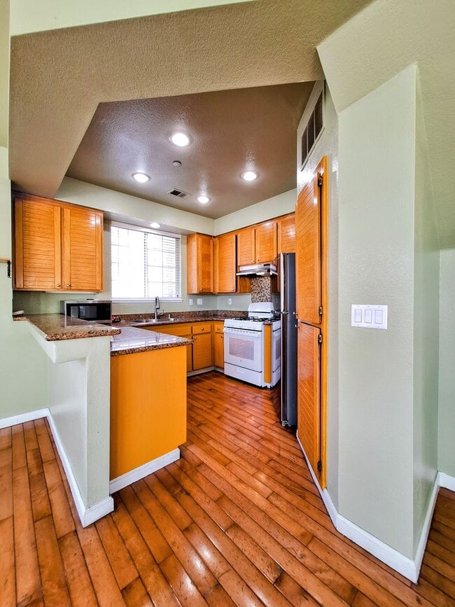 Building Photo - Beautiful 3bd Tri-level Home With Pool, Playground, & More!