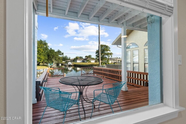 Building Photo - 1335 Capri Dr