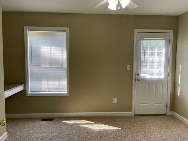Building Photo - 1276