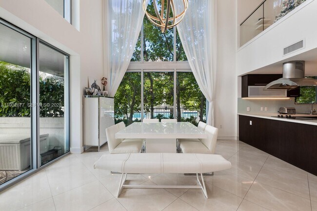 Building Photo - 7928 East Dr