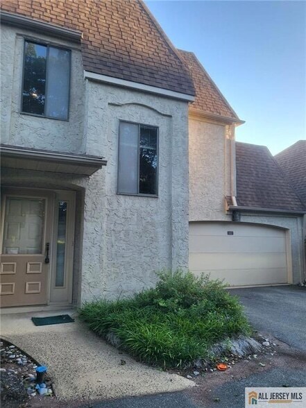 Building Photo - 12 Carriage Pl