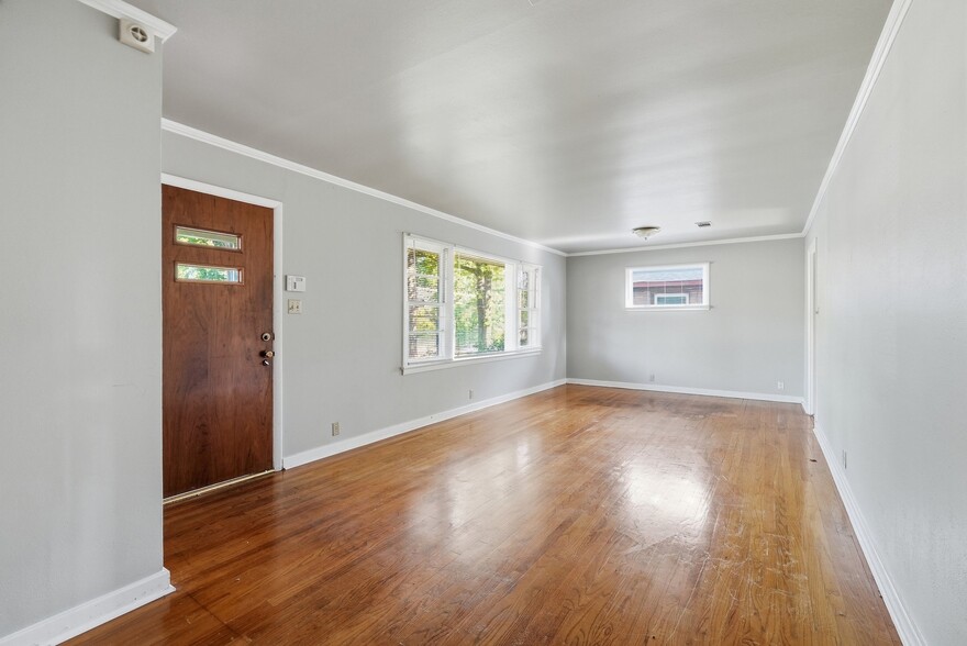 Building Photo - 3902 N Cypress St