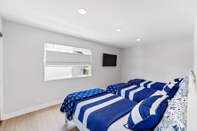 Building Photo - 3810WH - The Hemlock Hideaway | 4 Bed 2.5 ...