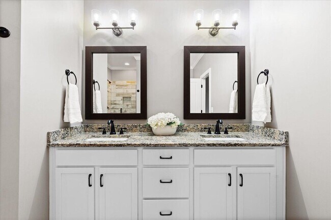 Building Photo - 7458 White Pine Dr