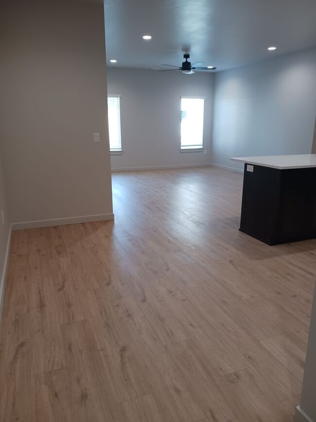 Building Photo - Fantastic Brand New 1 Bedroom Townhouse