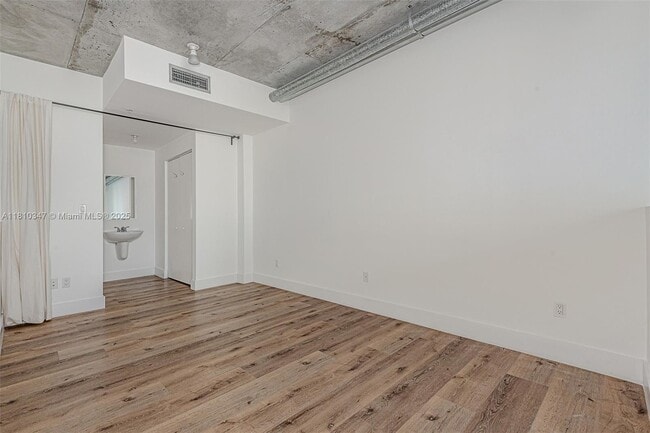 Building Photo - 690 SW 1st Ct