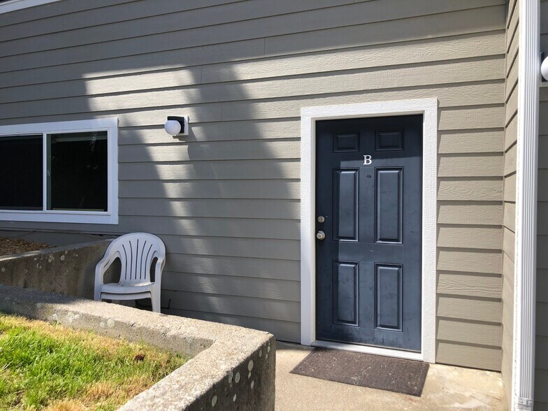 Building Photo - 210 NW Tingley St