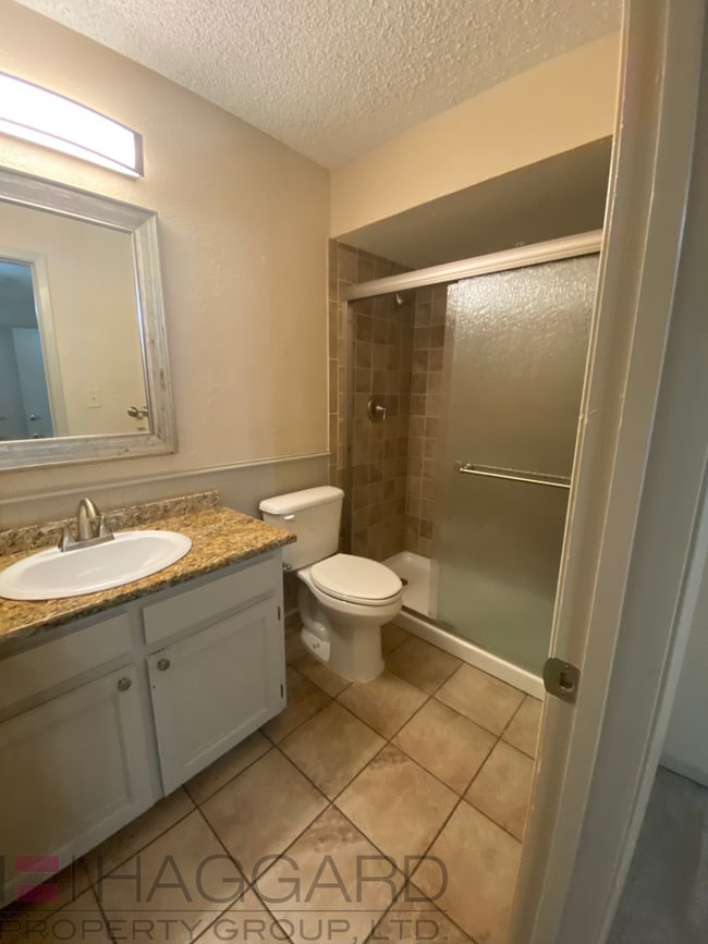 Building Photo - Move in Ready Duplex in Frisco!