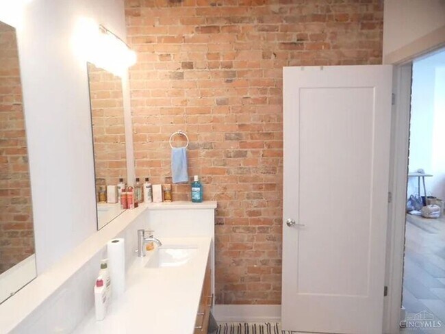 Building Photo - 26 E 15th St