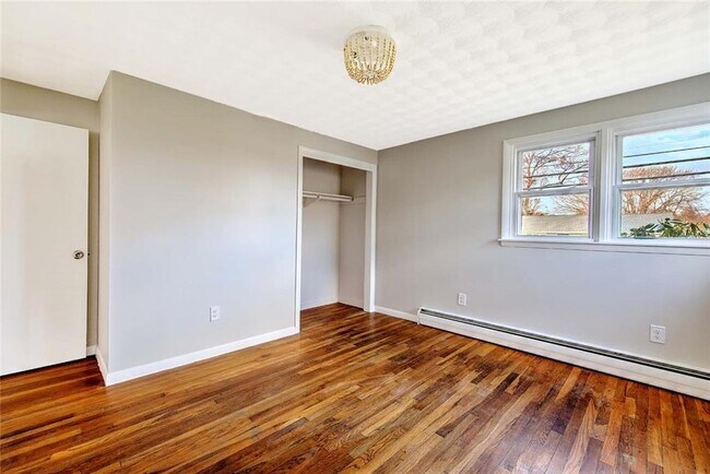 Building Photo - 138 Youngs Ave