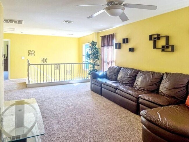 Building Photo - Welcome to your new home in North Las Vega...