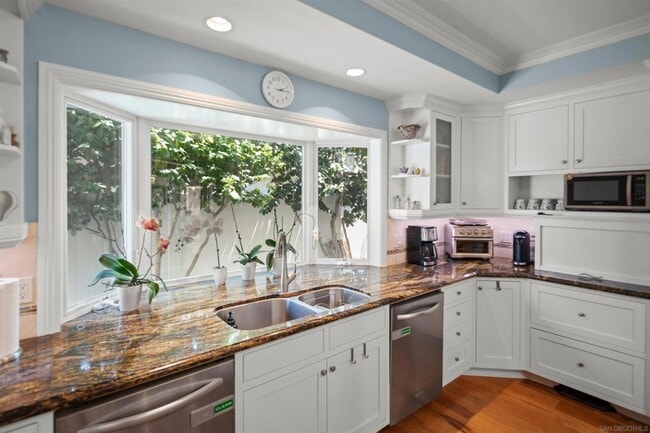 Building Photo - 1040 Alameda Blvd