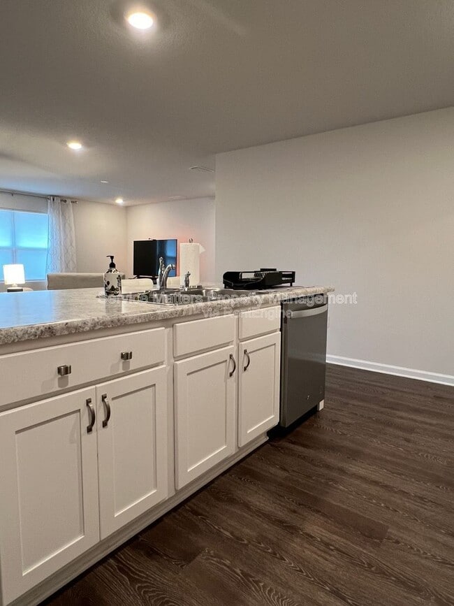 Building Photo - 921 Lovebird Ct