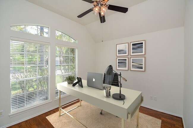 Building Photo - 3815 Summerfield Dr