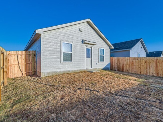 Building Photo - Adorable 3 bedroom for rent in St. Hedwig! Only 10 miles from Randolph AFB
