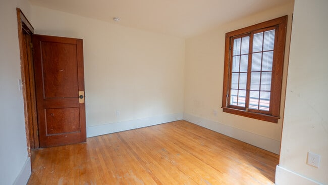 Building Photo - 21 Hungerford Terrace
