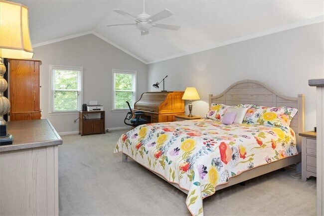 Building Photo - 4989 Kingswood Dr