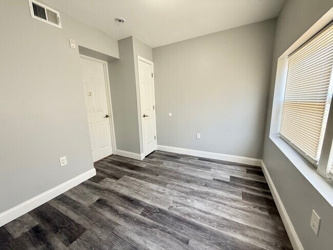 Building Photo - 5000 N 8th St