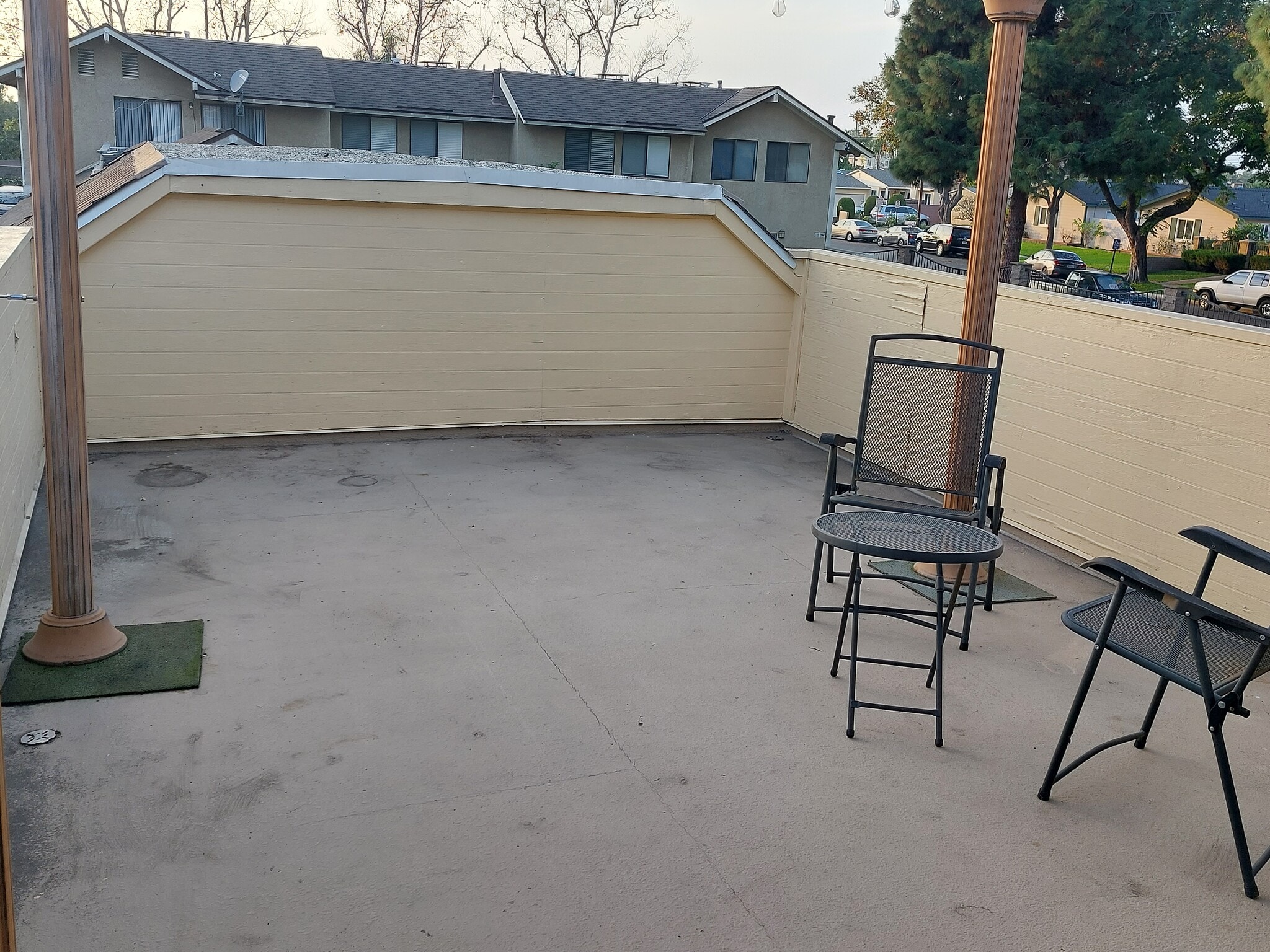 Building Photo - 927 S Downey Pl