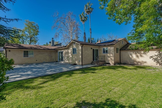 Building Photo - COMING SOON! Spacious Single-Story 3-Bedro...
