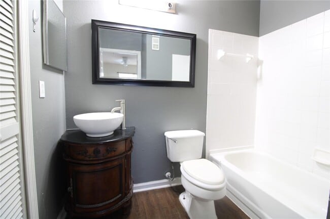 Building Photo - 4348 S Kirkman Rd