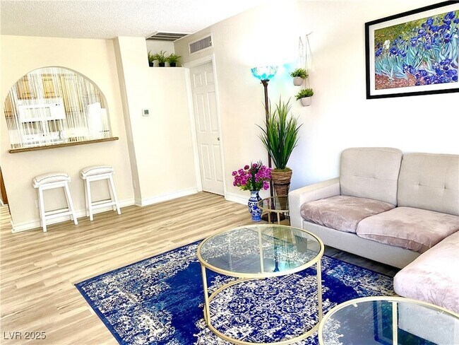 Building Photo - 1515 E Reno Ave