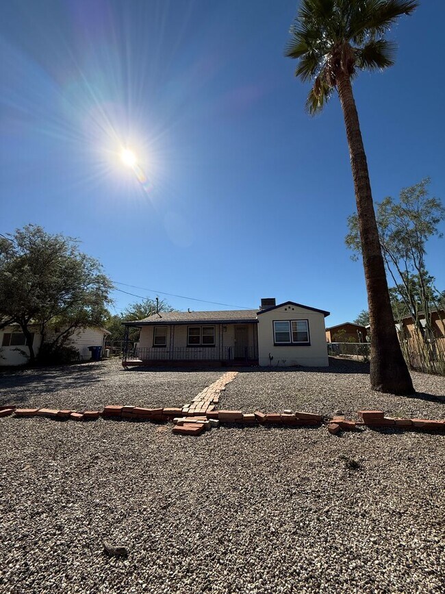 Building Photo - Lee3218-3222