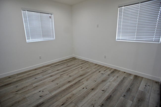 Building Photo - 2905 Alsace Ave