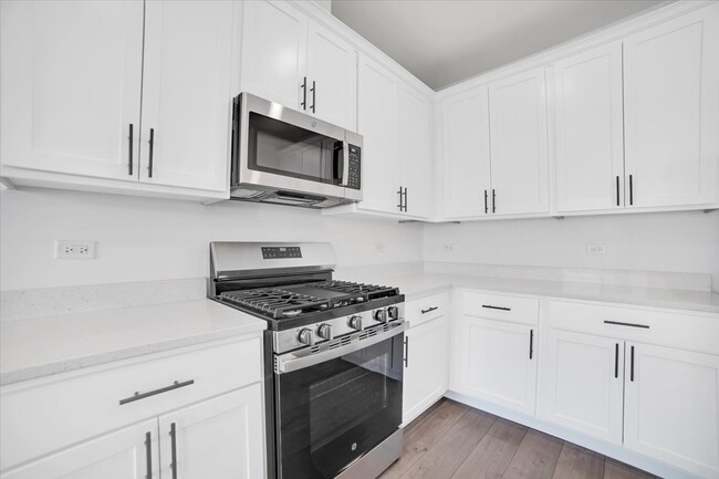 Building Photo - NEW CONSTRUCTION 3BED, 3BATH TOWNHOUSE IN ...